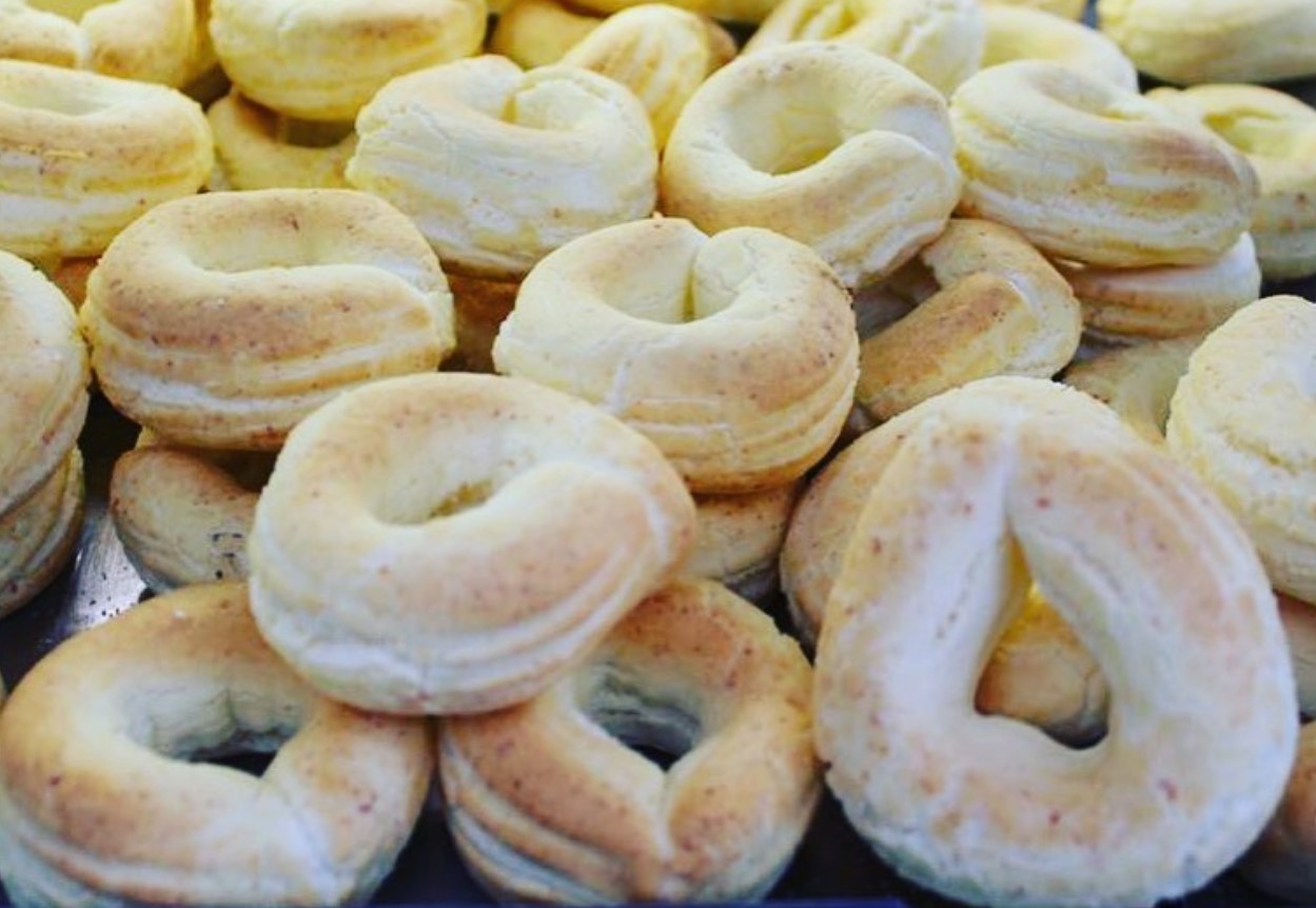 Biscoito de queijo da Mondale, opção de padaria em Aparecida de Goiânia