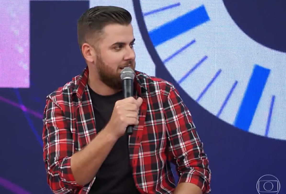 Zé Neto Altas Horas "Esse cara quase morreu de covid, não foi?" indagou uma internauta. Zé Neto é criticado ao receber máscara e deixá-la de lado: vídeo