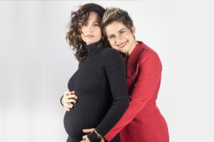 Nascem filhas de Nanda Costa e Lan Lanh