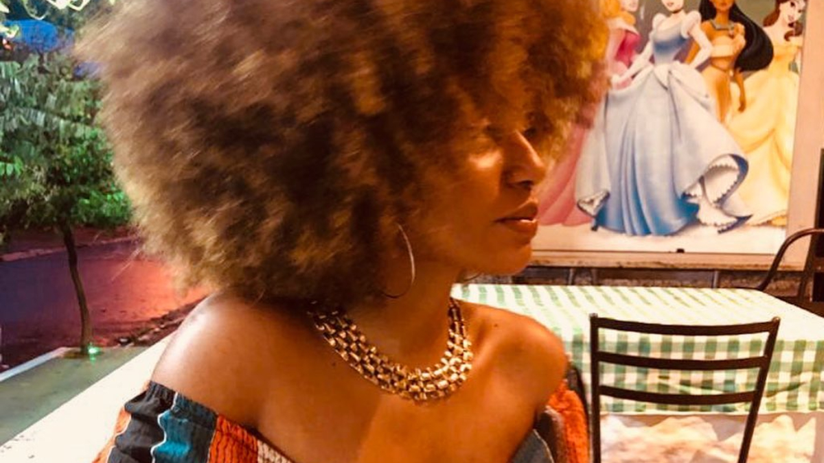 Dono de bar é indiciado por injúria racial após comparar cabelo de cliente com raposa, em Goiânia