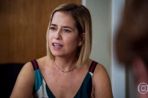 Artista diz que decidiu se tornar atriz quando precisou pagar o aluguel. Paloma Duarte diz que prefere Globo à Record: 'Não dá para comparar'