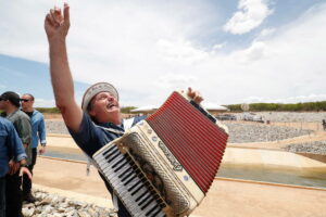 Jair Bolsonaro durante passagem por Sertânia (PE) em fevereiro
