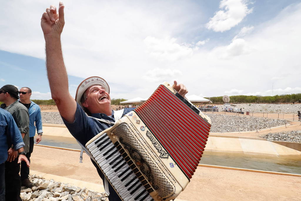 Jair Bolsonaro durante passagem por Sertânia (PE) em fevereiro