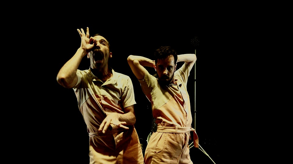 O espetáculo "Dança Boba", do Ateliê do Gesto, entra em seus últimos dias de exibição