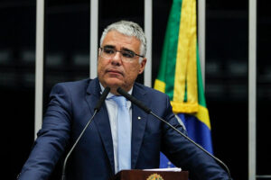 Governista, Girão diz que fará relatório paralelo na CPI da Covid