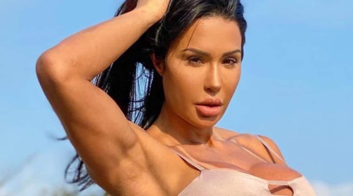 Esposa de Belo colocou o bumbum para jogo Gracyanne Barbosa coloca biquíni mínimo e mostra bronzeado: "o glúteo que eu quero"; veja foto