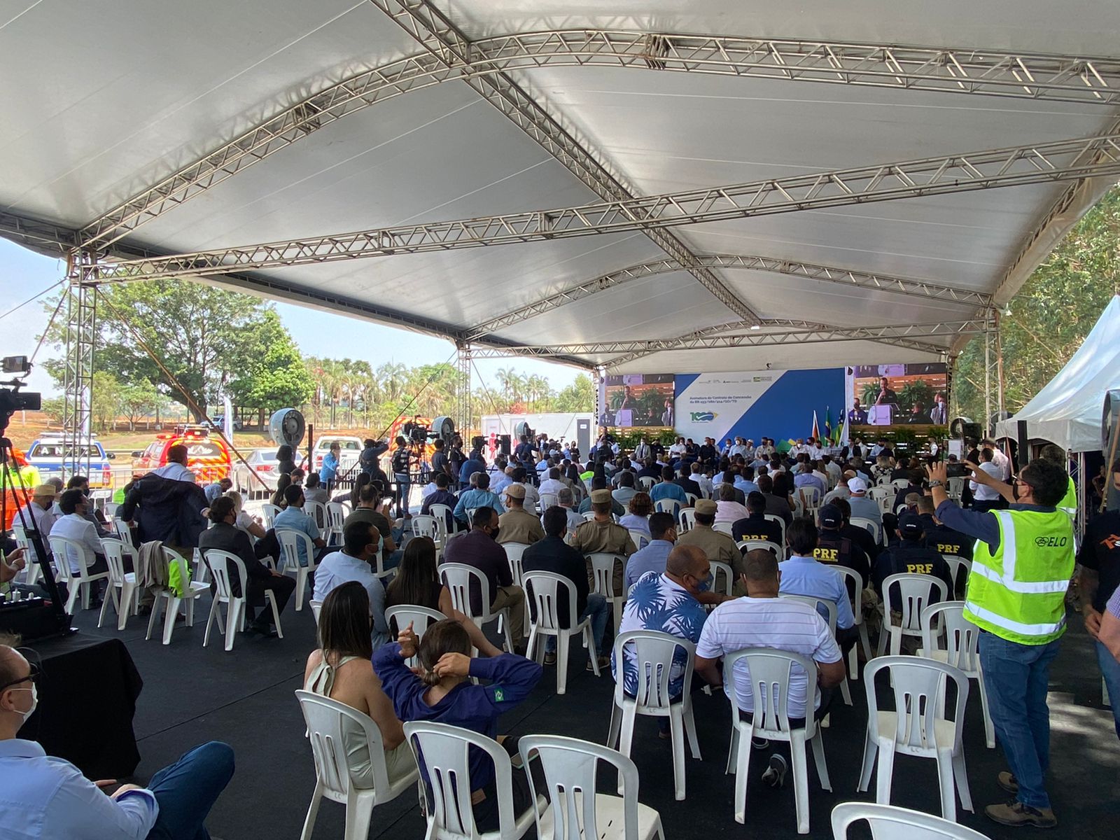 Cerimônia para assinatura do contrato para concessão de trechos de três rodovias estaduais que cortam Goiás