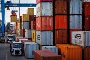 Brasil tem déficit comercial de US$ 176 milhões em janeiro