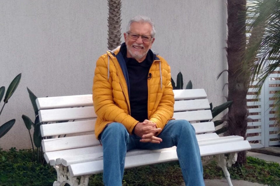 Apresentador do 'A Praça é Nossa' foi internado devido a uma arritmia cardíaca. Carlos Alberto de Nóbrega passa por cateterismo SBT