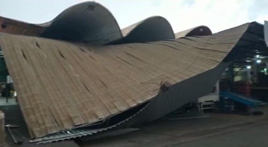 Ventania em Goiânia arranca cobertura de galpão do Ceasa