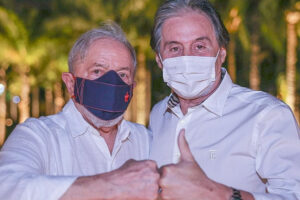 Líder do MDB, Eunício sinaliza união com Lula em 2022