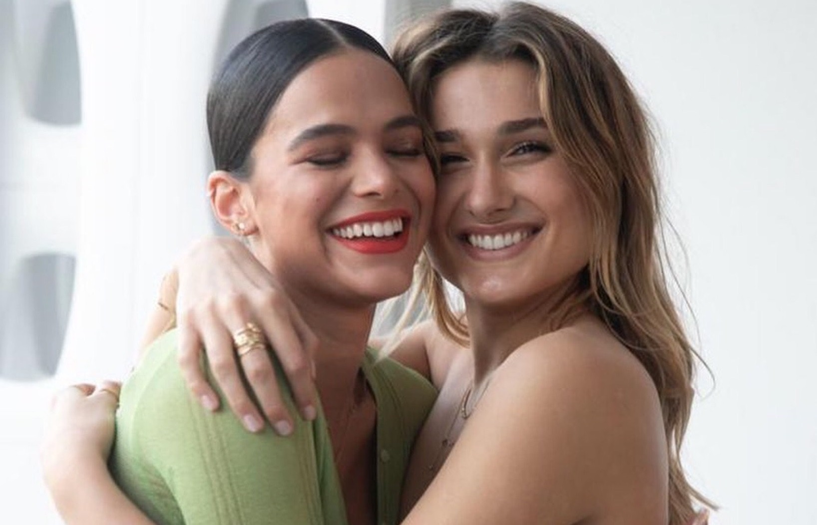 Site publicou que filha de Xuxa não teria convidado atriz para casamento. Sasha se pronuncia sobre amizade estremecida com Bruna Marquezine