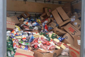 Alimentos vencidos apreendidos. (Foto: Divulgação)