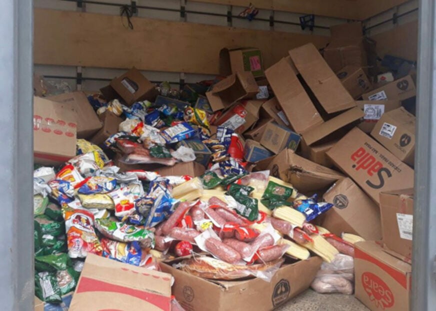 Alimentos vencidos apreendidos. (Foto: Divulgação)