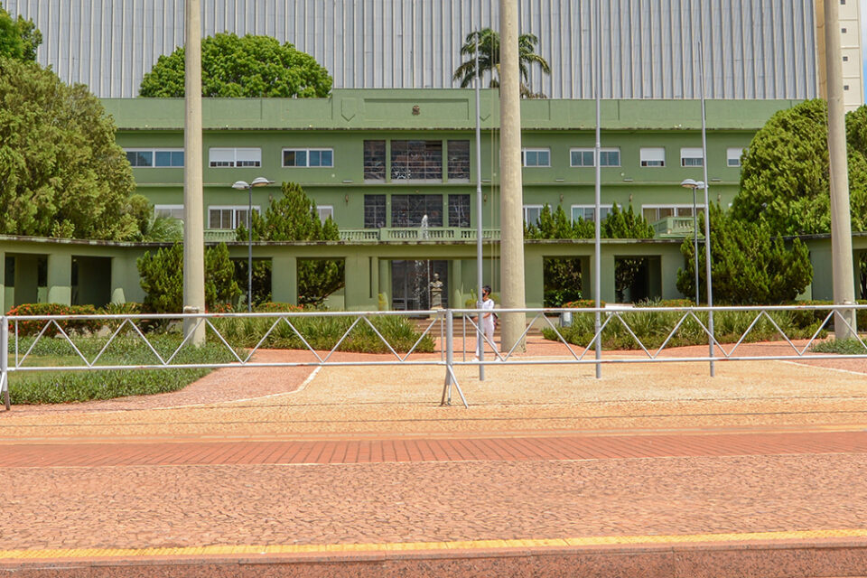 Governo de Goiás muda Dia do Servidor para 1º de novembro, véspera de Finados