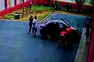 Mãe vai até quartel dos bombeiros pedir ajuda com bebê de 30 dias engasgado em Posse