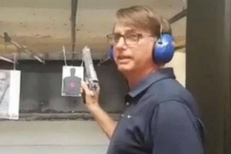 Bolsonaro diz para críticos das armas darem 'tiro de feijão' quando a casa for invadida (Foto: Instagram)