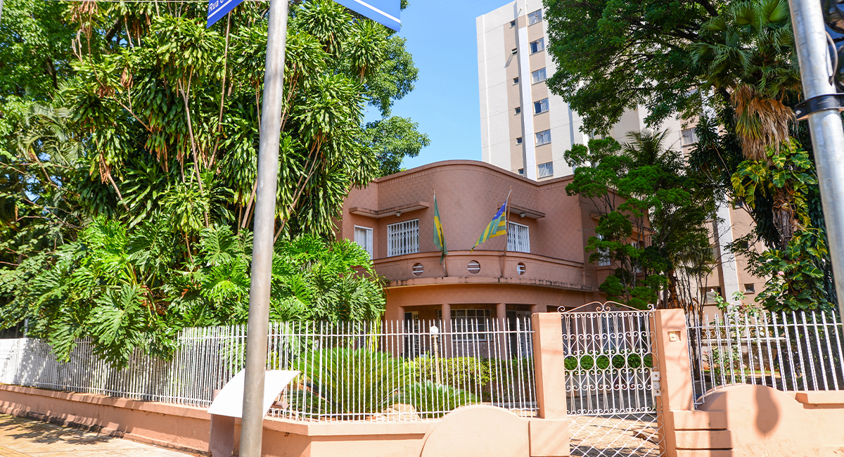 Com traços modernistas, casa de Pedro Ludovico é hoje um museu no Centro da cidade (Foto: Jucimar Sousa)
