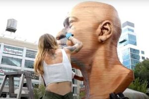 Estátua de George Floyd é vandalizada pela segunda vez em Nova York (Foto: Reprodução)