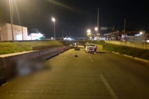 Motociclista morreu após bater de frente com um veículo de passeio