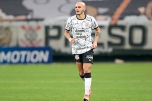 Fábio Santos durante partida pelo Corinthians