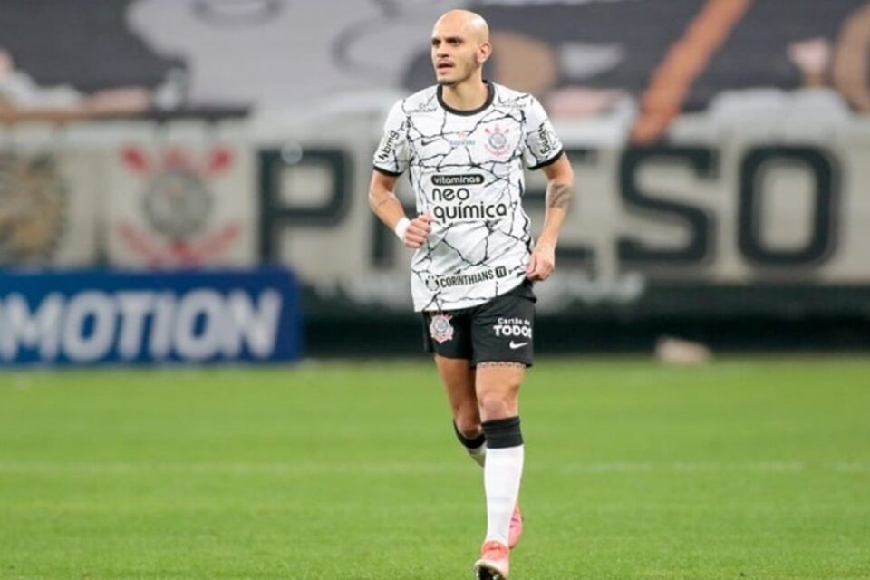 Fábio Santos durante partida pelo Corinthians