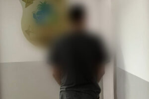 Preso suspeito de se passar por policial para roubar celulares em Goiânia