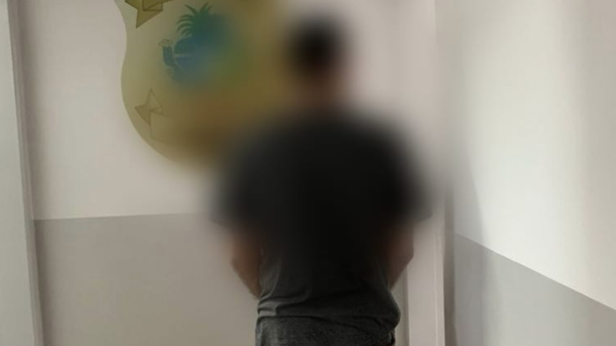 Preso suspeito de se passar por policial para roubar celulares em Goiânia
