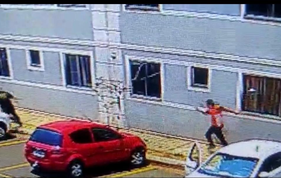 Discussão de vizinhos termina em tripla tentativa de homicídio com 12 tiros, em Valparaíso