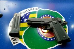 Homem é preso após ameaçar esposa com arma de fogo, em Aparecida de Goiânia