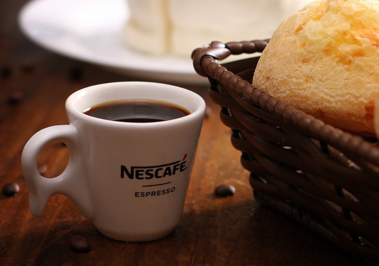 Pão de queijo com café da Panificadora Vitória, opção de padaria em Aparecida de Goiânia
