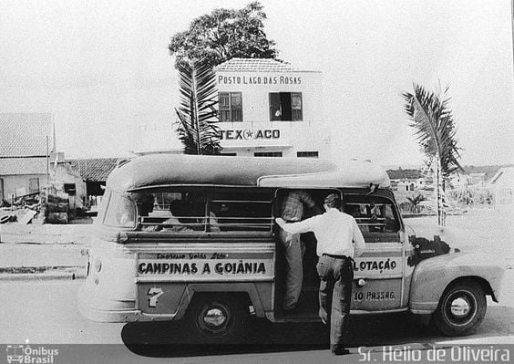 Foto antiga mostra condução no Centro da cidade - Goiânia 88 anos: documentário aborda história dos bairros mais antigos da capital