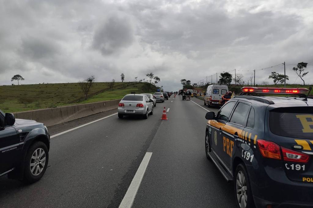 Congestionamento formado na rodovia após o acidente
