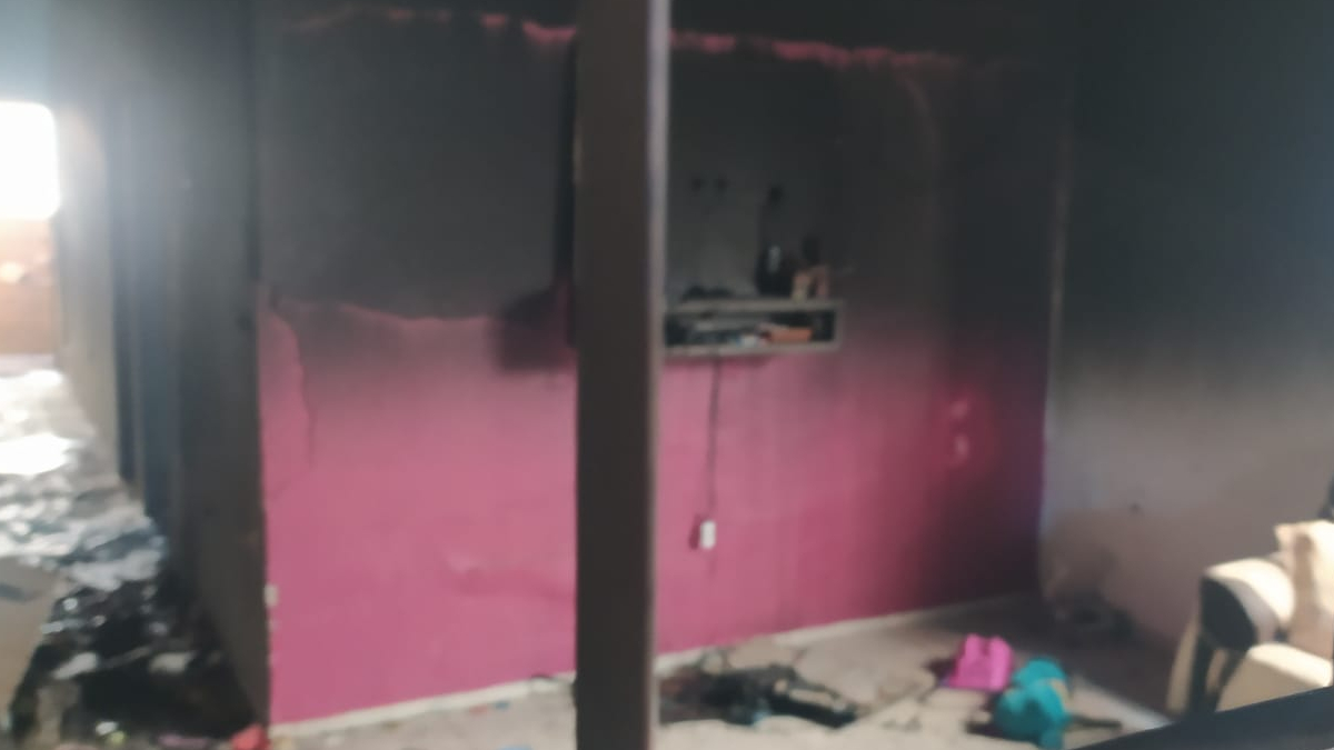 Preso suspeito de atear fogo em casa ocupada por ex-companheira e 3 filhos em Novo Gama