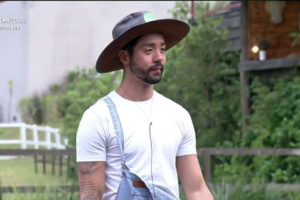 Rico joga fora pó de café e gera confusão generalizada em A Fazenda 13