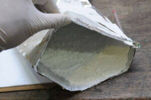 Homem é preso com 2 kg de cocaína dentro de capas de livros infantis no aeroporto de Guarulhos (Foto: Divulgação)