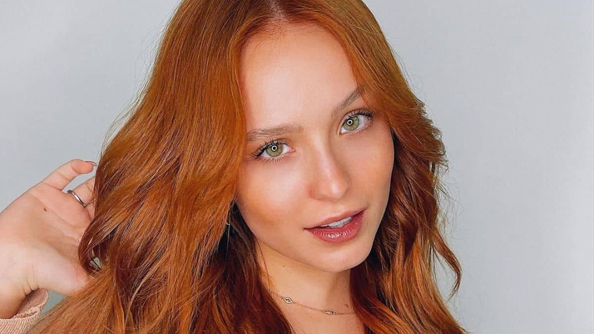 Fãs da atriz foram só elogios nos comentários. Larissa Manoela posa de biquíni e dá close no bumbum; fotos