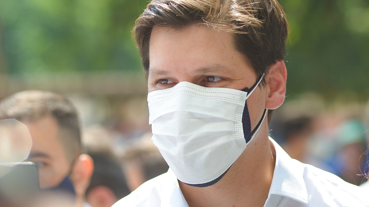 Daniel Vilela estava em restaurante invadido por carro; político não se feriu