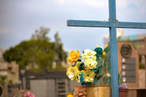 Além de honrar os mortos, Dia de Finados pode dar esperança aos vivos com o avanço da vacinação