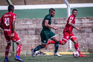 Jogo entre Goiás e Vila Nova no Goiano Sub-20