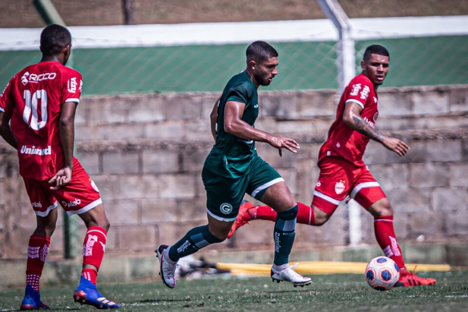 Jogo entre Goiás e Vila Nova no Goiano Sub-20