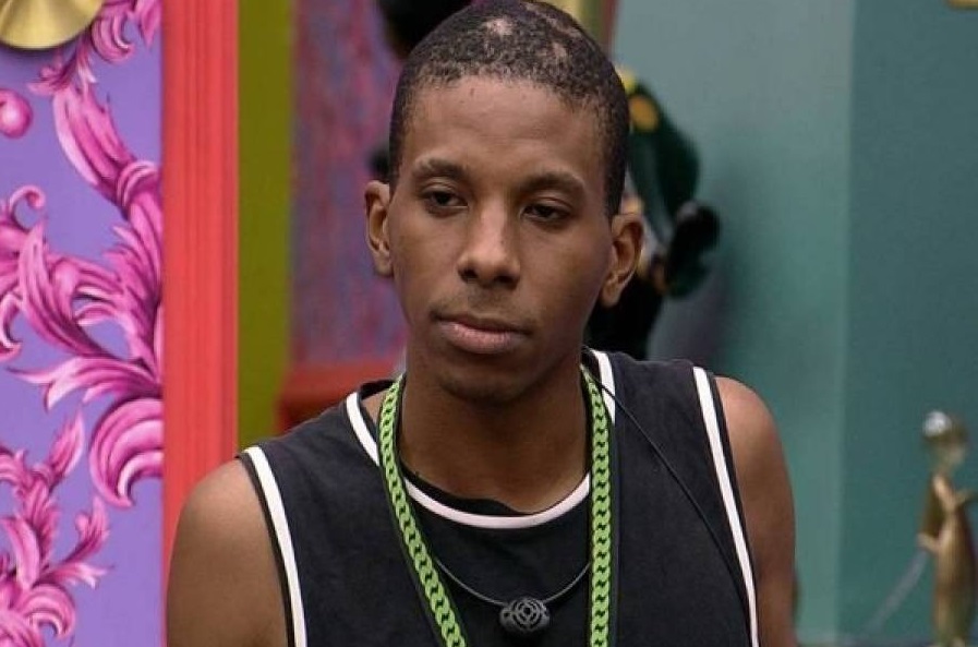 Caso aconteceu em outubro de 2021; saiba a versão de Sergio Guimarães. Ex-BBB Lucas Penteado é processado por segurança exposto em live