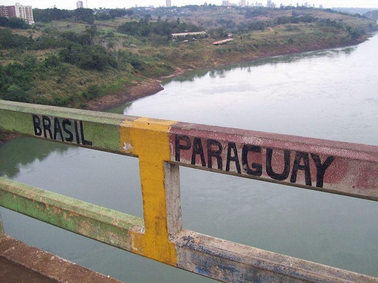 Fronteira do Brasil com o Paraguai, região onde aconteceu a chacina do dia 10 de outubro (Foto: Sesc SP)