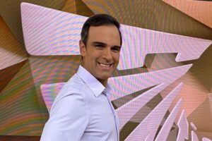 Tadeu Schmidt assume comando do BBB