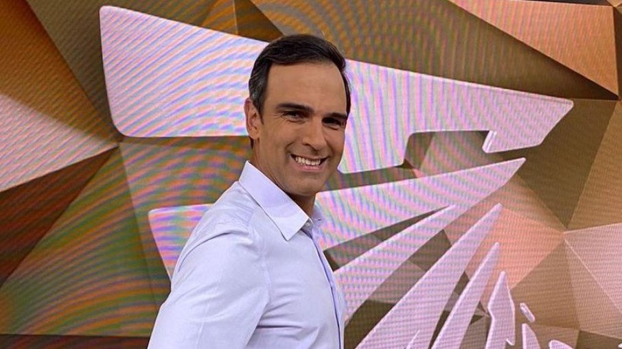 Tadeu Schmidt assume comando do BBB