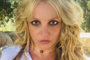 Nome da cantora passou a batizar a iguaria que a deixou babando. Britney Spears publica vídeo de ovo de Páscoa brasileiro e bomba confeitaria