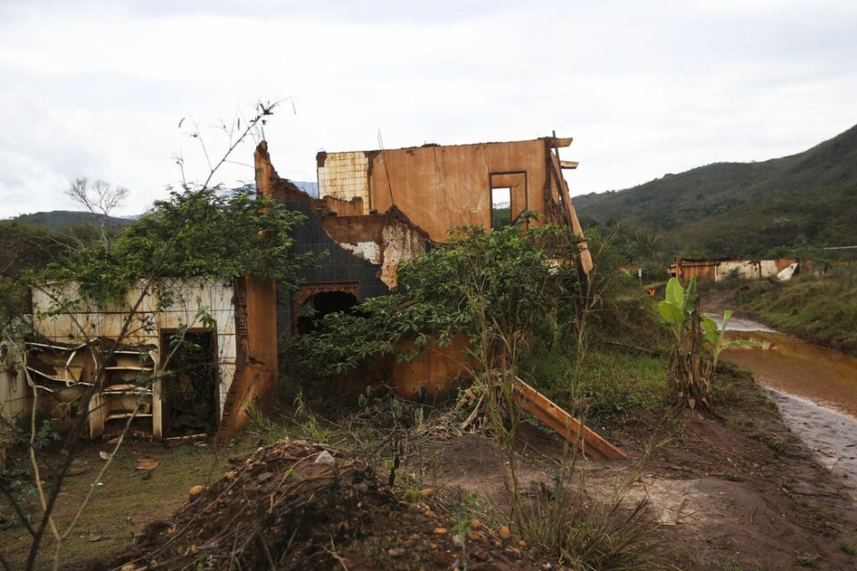moradores_de_barra_longa_uma_das_regioes_atingidas_pela_tragedia_de_mariana_tambem_sofrem_com_depressao_-_jose_cruz-agencia_brasil_0