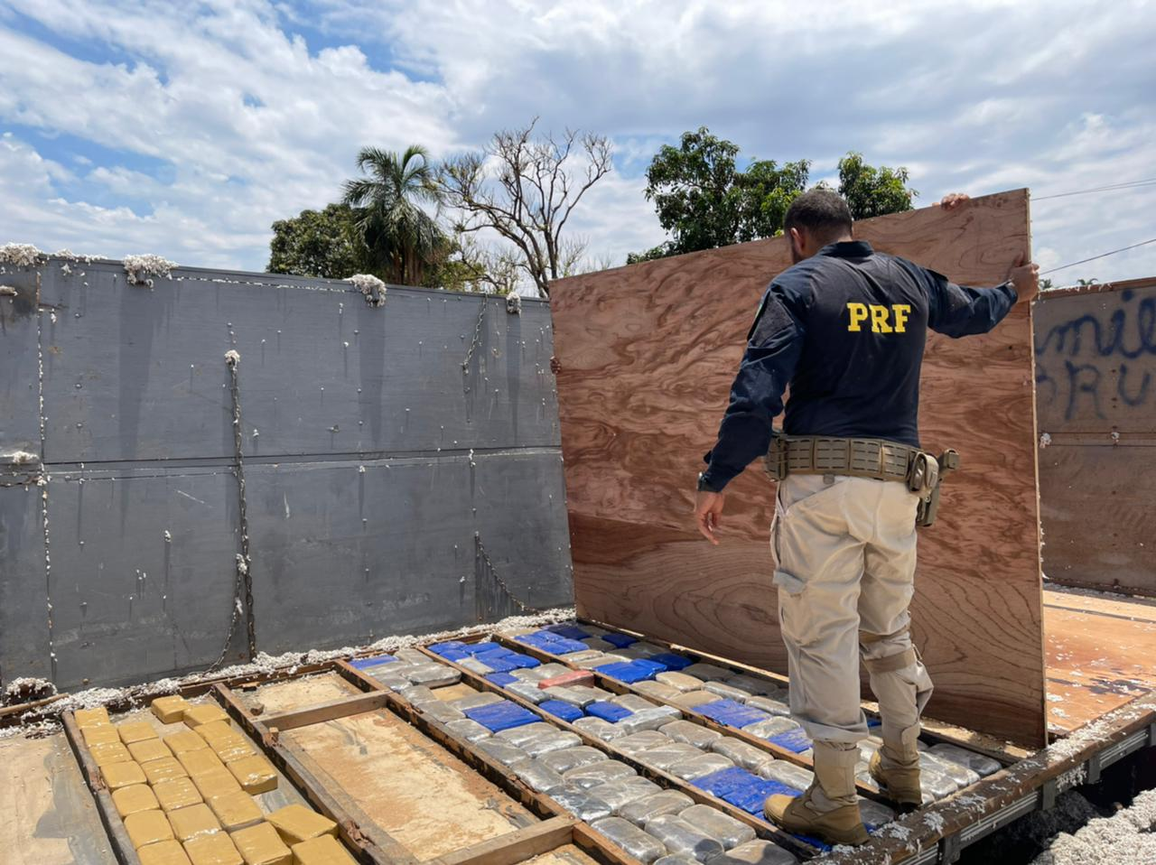 Homem é preso com 122 kg de cocaína, em Jataí