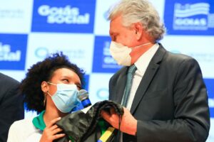 Caiado assina contrato com 5 mil jovens selecionados para estágio no governo (Foto: Governo do Estado)