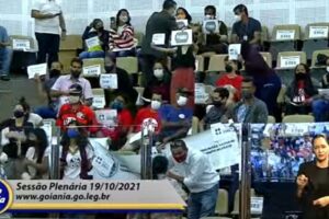 Moradores de ocupações de Goiânia participam de sessão na Câmara Municipal